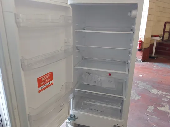 INDESIT FRIDGE FREEZER - WHITE 