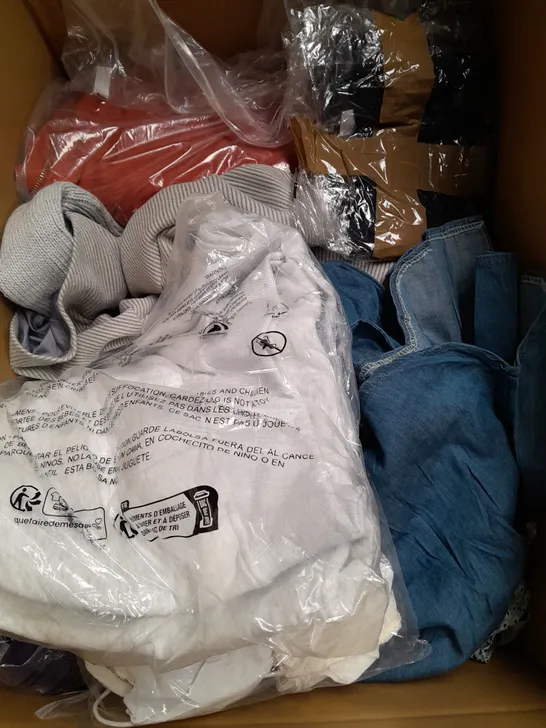 BOX OF APPROXIMATELY 20 ASSORTED CLOTHING ITEMS TO INCLUDE - SOCKS , CARGO JEANS , BRA ETC