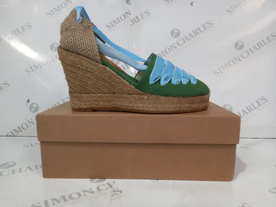 BOXED PAIR OF PENELOPE CHILVERS HIGH VALENCIANA CLOSED TOE WEDGES IN GREEN/SKY BLUE EU SIZE 38