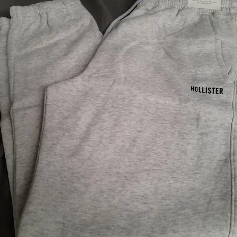 HOLLISTER SWEATPANT JOGGERS IN WHITE - LARGE