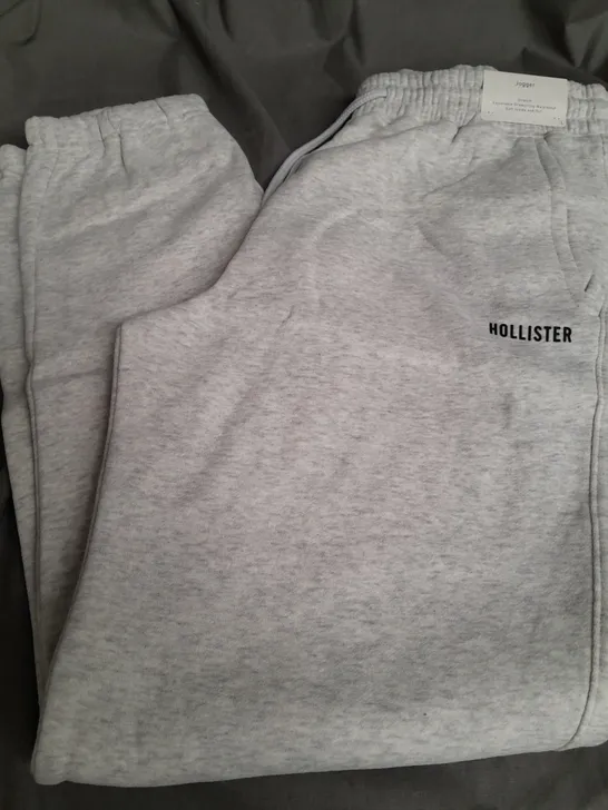 HOLLISTER SWEATPANT JOGGERS IN WHITE - LARGE