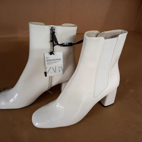 ZARA WHITE SIDE ZIP BOOTS - UK 7