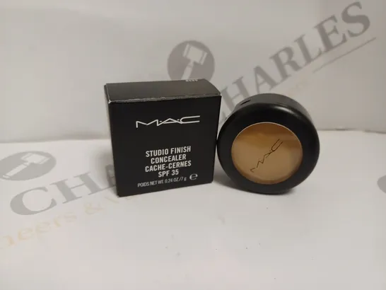 BOXED MAC STUDIO FINISH SPF 35 CONCEALER - NC35