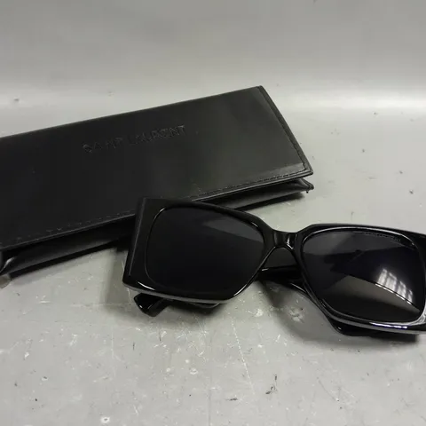 SAINT LAURENT THICK FRAMED LOGO SUNGLASSES 