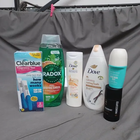 APPROXIMATELY 20 ASSORTED COSMETIC PRODUCTS TO INCLUDE RADOX SHOWER GEL, DOVE BODY LOTION AND MANSCAPED DEODORANT