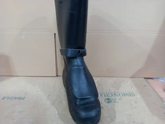 BOXED PAIR OF BRAND NEW COFRA SUPER LIGHT POLYURETHANE BOOTS IN BLACK UK SIZE 12