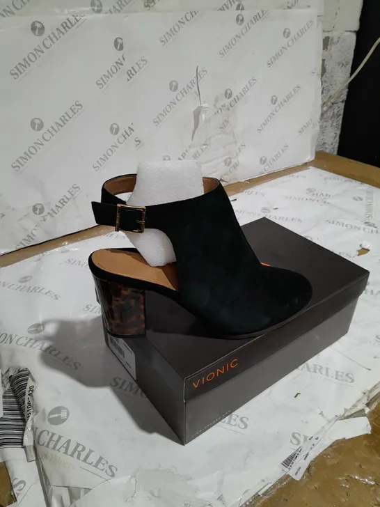 BOXED VIONIC LACEY SHOE BLACK SUEDE SIZE 9