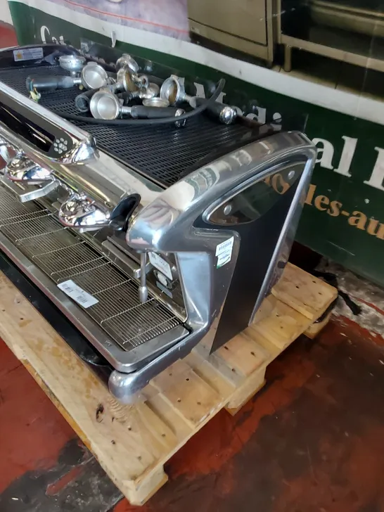 FAEMA EMBLEMA 3 GROUP ESPRESSO MACHINE 