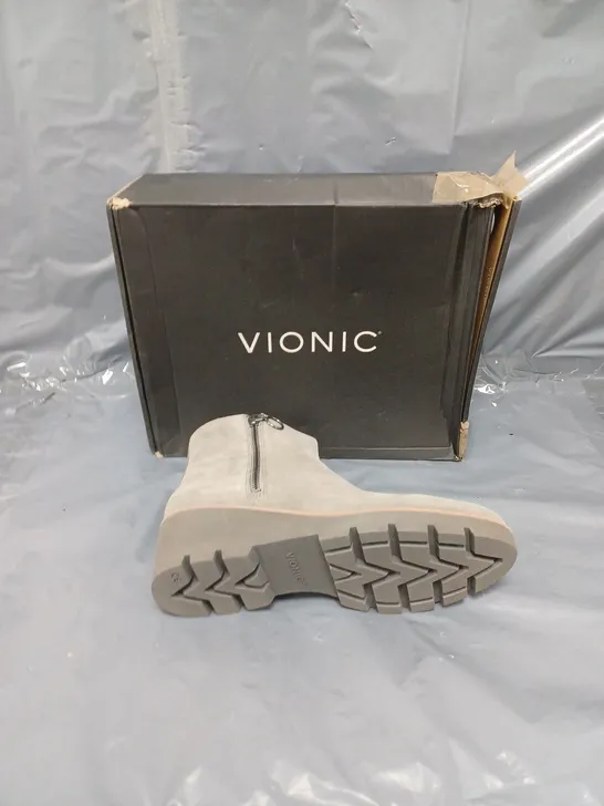 BOXED PAIR OF VIONIC ASTER ZIP BOOTS IN STONE SIZE 8