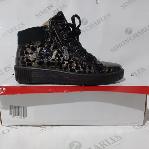 BOXED PAIR OF RIEKER FLEECE LINING BLACK PATENT/BRONZE SIDE ZIP TRAINER BOOTS IN BLACK UK SIZE 5