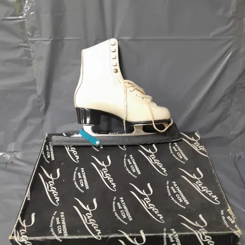 PATHFINDER AND CCM ICE SKATES WHITE SIZE 24