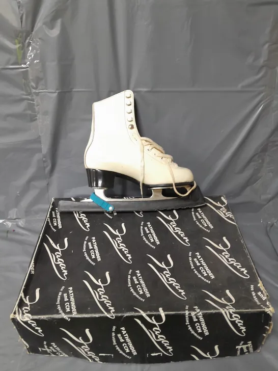 PATHFINDER AND CCM ICE SKATES WHITE SIZE 24