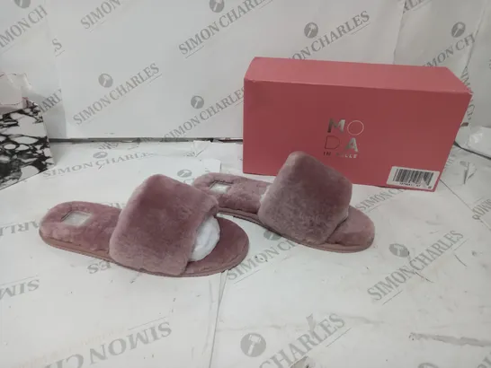 MODA IN PELLE PINK SLIPER SLIDES SIZE 7 