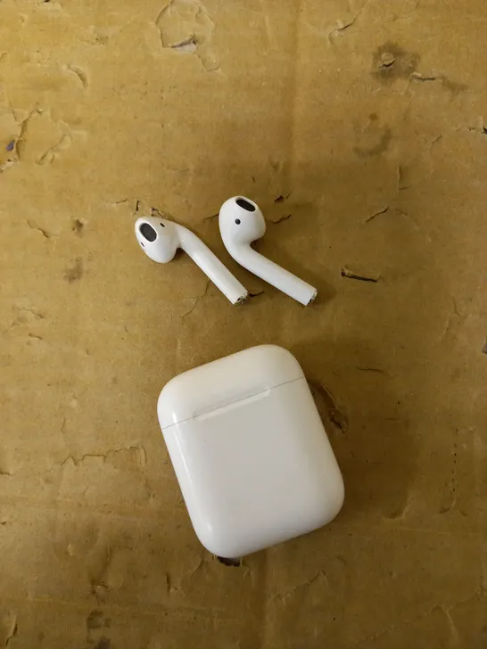 APPLE AIRPODS