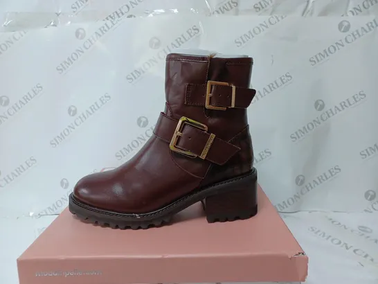 BOXED PAIR OF MODA IN PELLE CORNELIA BROWN LEATHER BOOTS SIZE 5