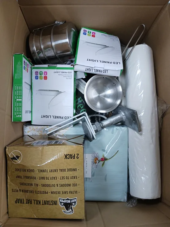 APROXIMATELY 10 ASSORTED HOUSEHOLD ITEMS TO INCLUDE BEDDING , RAT TRAP , LED PANEL LIGHT , ETC 