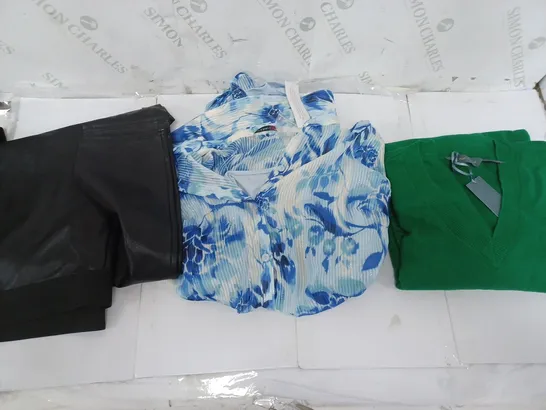 BOX OF 10 ASSORTED CLOTHING ITEMS TO INCLUDE GREEN SWEATER, BLACK FAUX LEATHER PANTS, ETC