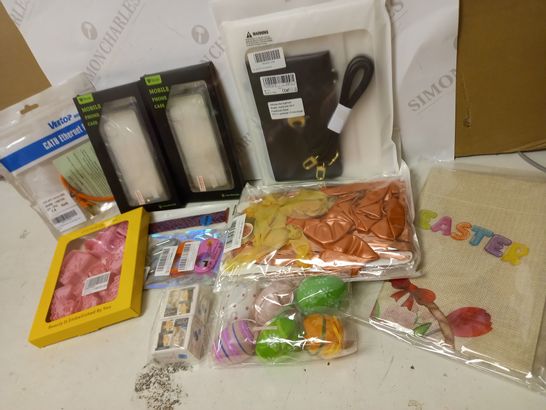 LOT OF APPROX 15 ASSORTED HOUSEHOLD ITEMS TO INCLUDE COOKIE CUTTERS, CHIN EXERCISER, EASTER DECORATIONS, ETC