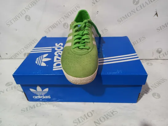 BOXED PAIR OF ADIDAS TRAINERS IN GREEN/WHITE UK SIZE 11