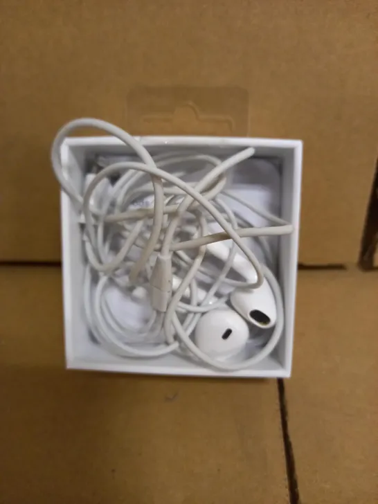 APPLE EARPODS LIGHTING CONNECTOR