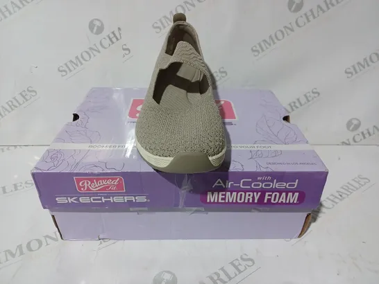 BOXED PAIR OF SKECHERS RELAXED FIT SHOES IN TAUPE UK SIZE 5