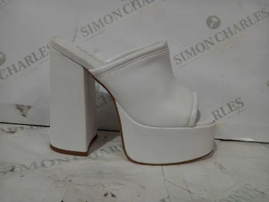 BOXED PAIR OF KOI VEGAN LEATHER HIGH PLATFORM BLOCK HEEL OPEN TOE SHOES IN WHITE SIZE 6