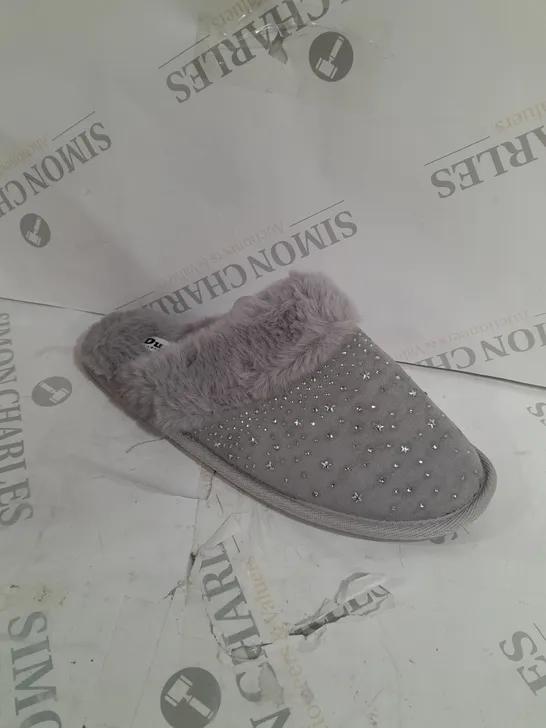  BOXED DUNE GREY SYNTHETIC STAR HOTFIX SLIPPERS SIZE 7