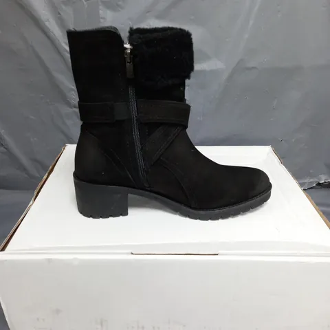 RUTH LANGSFORD CASUL SUEDE BOOTS BLACK SIZE 8