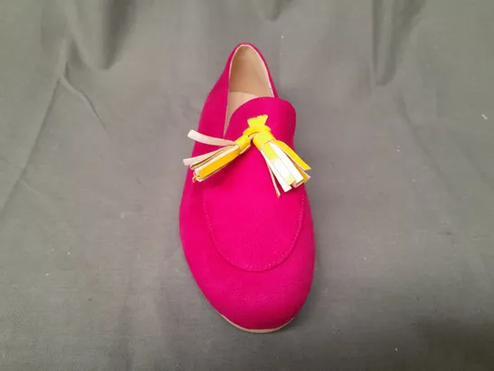 BOXED PAIR OF DESIGNER SLIP-ON TASSEL DETAIL SHOES IN PINK/YELLOW EU SIZE 38