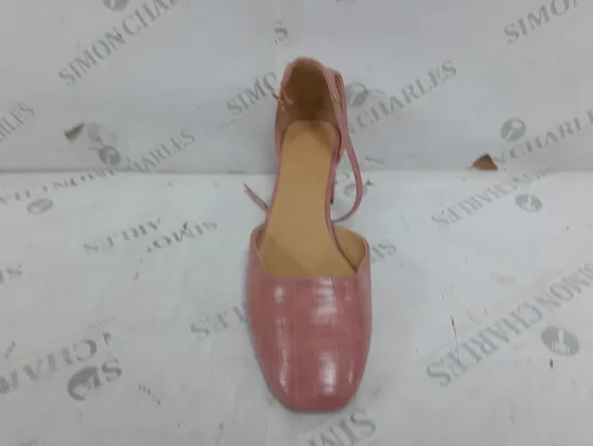 PAIR OF JD WILLIAMS SQUARE BLOCK ROUND TOE HEELS IN PINK - EU 43