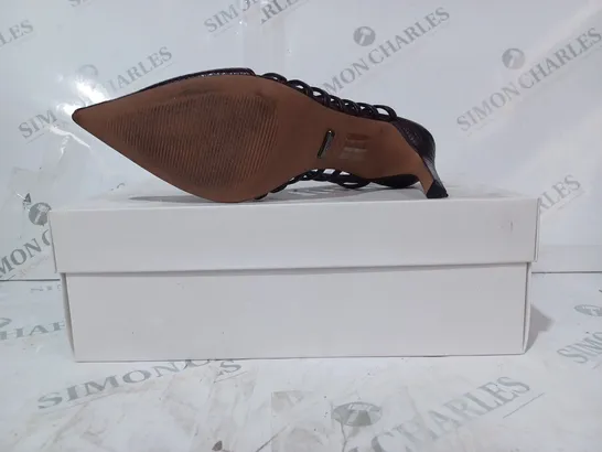 BOXED PAIR OF REISS DAPHNE SLINGBACK HEELS IN POMEGRANATE SIZE 6