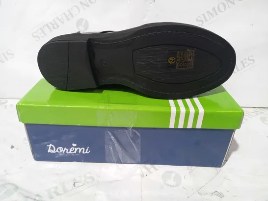 BOXED PAIR OF DONEMI VELCRO STRAP SHOES IN BLACK EU SIZE 35