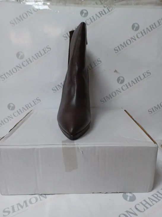 RUTH LANGSFORD DARK BROWN LEATHER POINTED BOOT SIZE 6