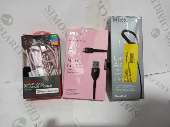 LOT OF APPROXIMATELY 15 ASSORTED HOUSEHOLD ITEMS TO INCLUDE BLACKWEB SYNC AND CHARGE CABLE, MIXX MICRO TO USB CABLE, MIXX CARDIO AIR 5 SPORTS EARPHONES, ETC