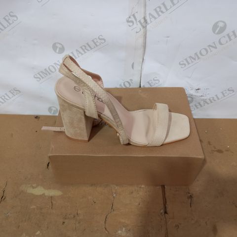 BOXED PAIR OF BOOHOO HIGH HEELS SIZE 39