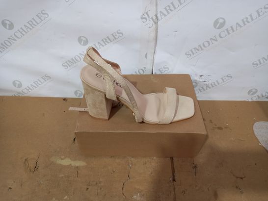 BOXED PAIR OF BOOHOO HIGH HEELS SIZE 39