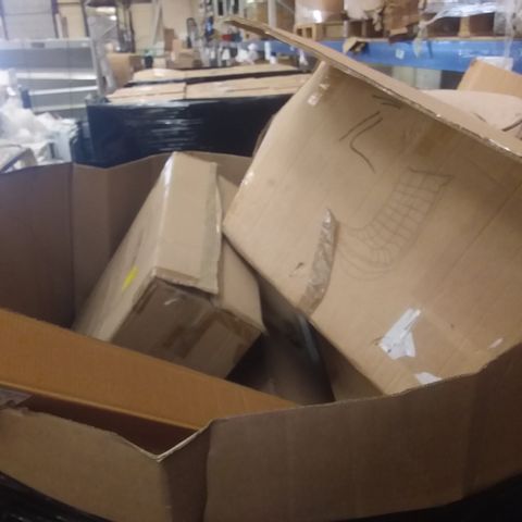 LARGE PALLET OF ASSORTED HOMEWARE ITEMS TO INCLUDE CHAIRS, CEILING FANS, CURTAIN RODS, MICROWAVE ETC