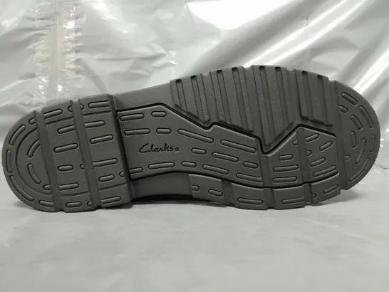 BOXED PAIR OF CLARKS LORCAM LOOP Y SHOES IN BLACK UK SIZE 7.5