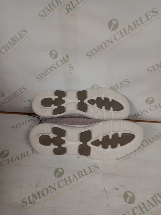 SIZE 7 SKECHERS GO WALK 5 FLOWERY AIR MESH SLIP ON TRAINER - TAUPE 