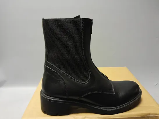 ADESSO ELODIE ZIP BOOTS IN BLACK - SIZE 39