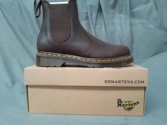 BOXED PAIR OF DR MARTENS 2976 YS ANKLE BOOTS IN DARK BROWN UK SIZE 6