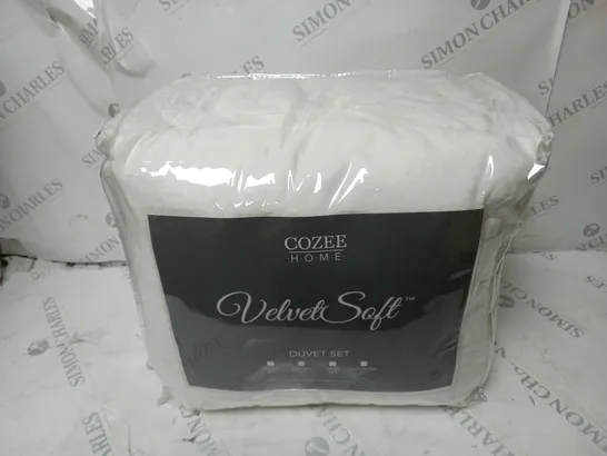 COZEE HOME PEBBLE TEXTURE VELVETSOFT 4 PIECE DUVET SET - DOUBLE IN WHITE 