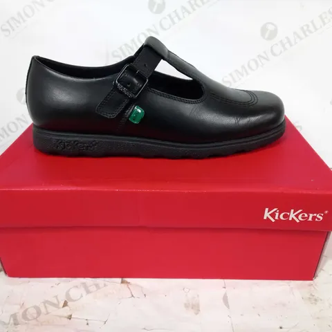 BOXED PAIR OF KICKERS FRAGMA T-BUCKLE LEATHER SHOES IN BLACK EU SIZE 40