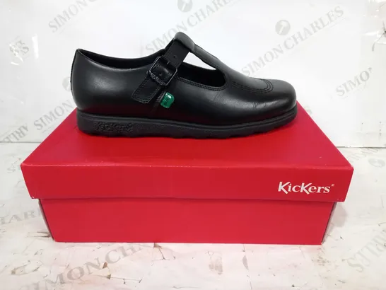 BOXED PAIR OF KICKERS FRAGMA T-BUCKLE LEATHER SHOES IN BLACK EU SIZE 40