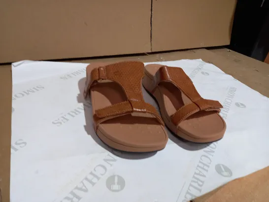 VIONIC ELLIE SANDAL TAN SIZE 7