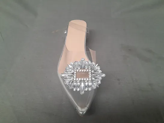 BOXED PAIR OF DESIGNER PEEP TOE LOW BLOCK HEEL SHOES IN CLEAR W. JEWEL EFFECT DETAIL EU SIZE 37