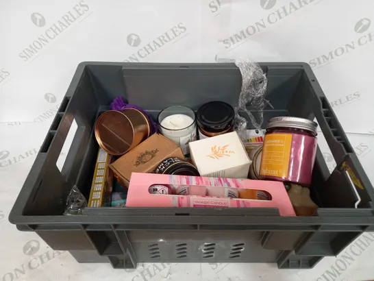 BOX TO CONTAIN APPROX 30 X ASSORTED CANDLES AND OTHER SCENTED PRODUCTS 