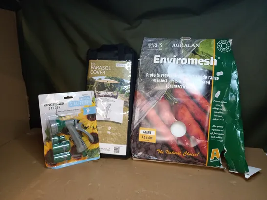 BOX OF APPROX 20 ASSORTED ITEMS TO INCLUDE KESINGTON SAIL PARASOL COVER, RHS AGRALAN GIANT ENVIROMESH, KINGFISHER GARDEN SPRAY GUN, ETC