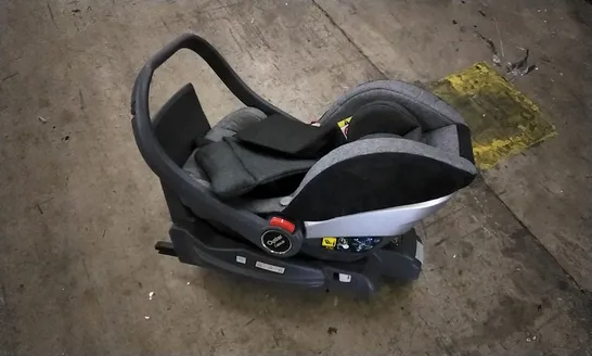 OYSTER CAPSULE GREY ISOFIX BABY CAR SEAT