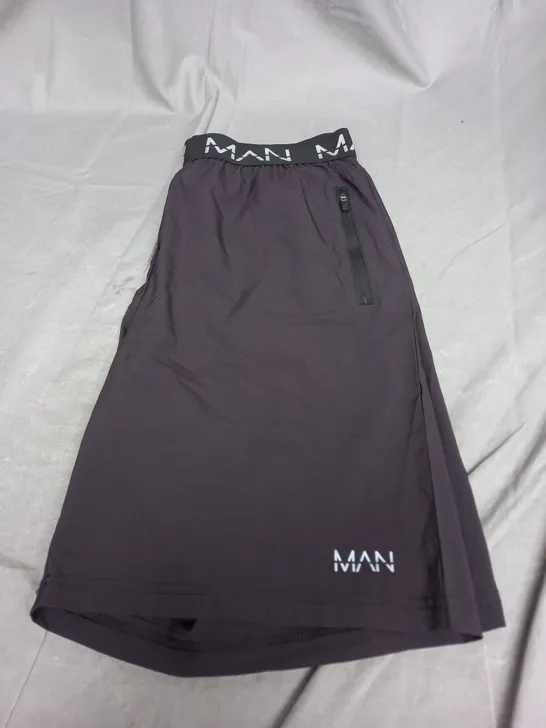 BOOHOO MAN ACTIVE TECHNICAL SHORTS SIZE L